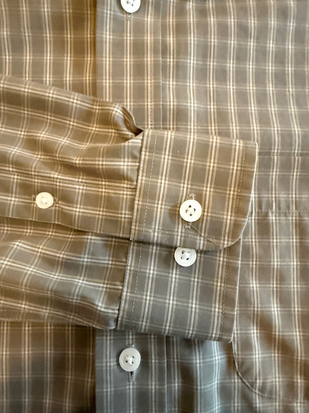 Eddie Bauer Wrinkle-Resistant Button-Down Shirt – Men’s Medium – 100% Cotton - Picture 7 of 10